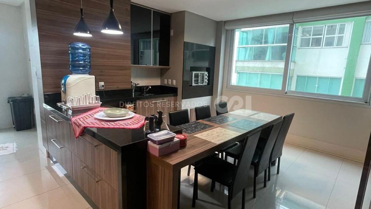 Apartamento com 4 Suítes no Edifício Metrópolis em Pioneiros, Balneário Camboriú.