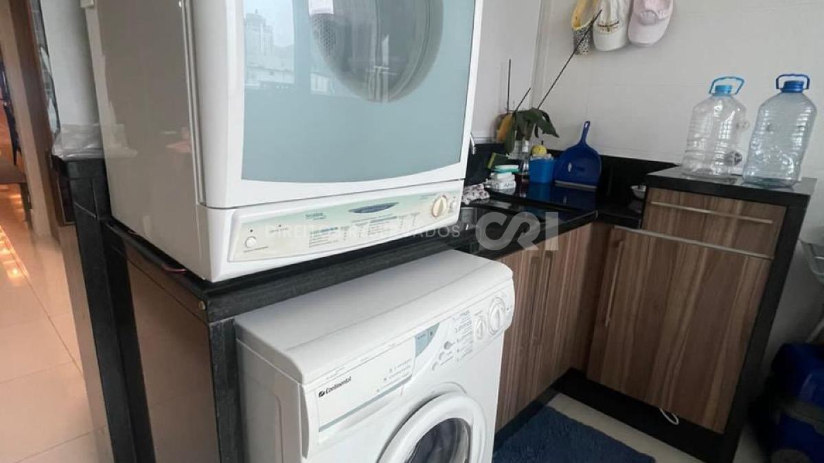 Apartamento com 4 Suítes no Edifício Metrópolis em Pioneiros, Balneário Camboriú.