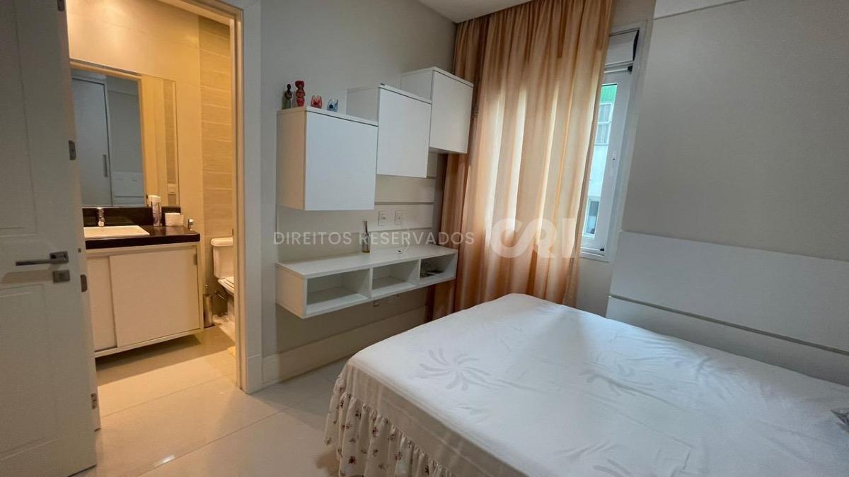 Apartamento com 4 Suítes no Edifício Metrópolis em Pioneiros, Balneário Camboriú.