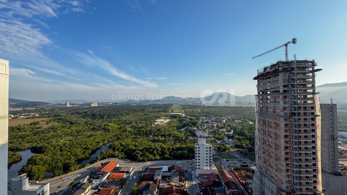 Apartamento com 3 Suítes no La Joie em Meia Praia, Itapema