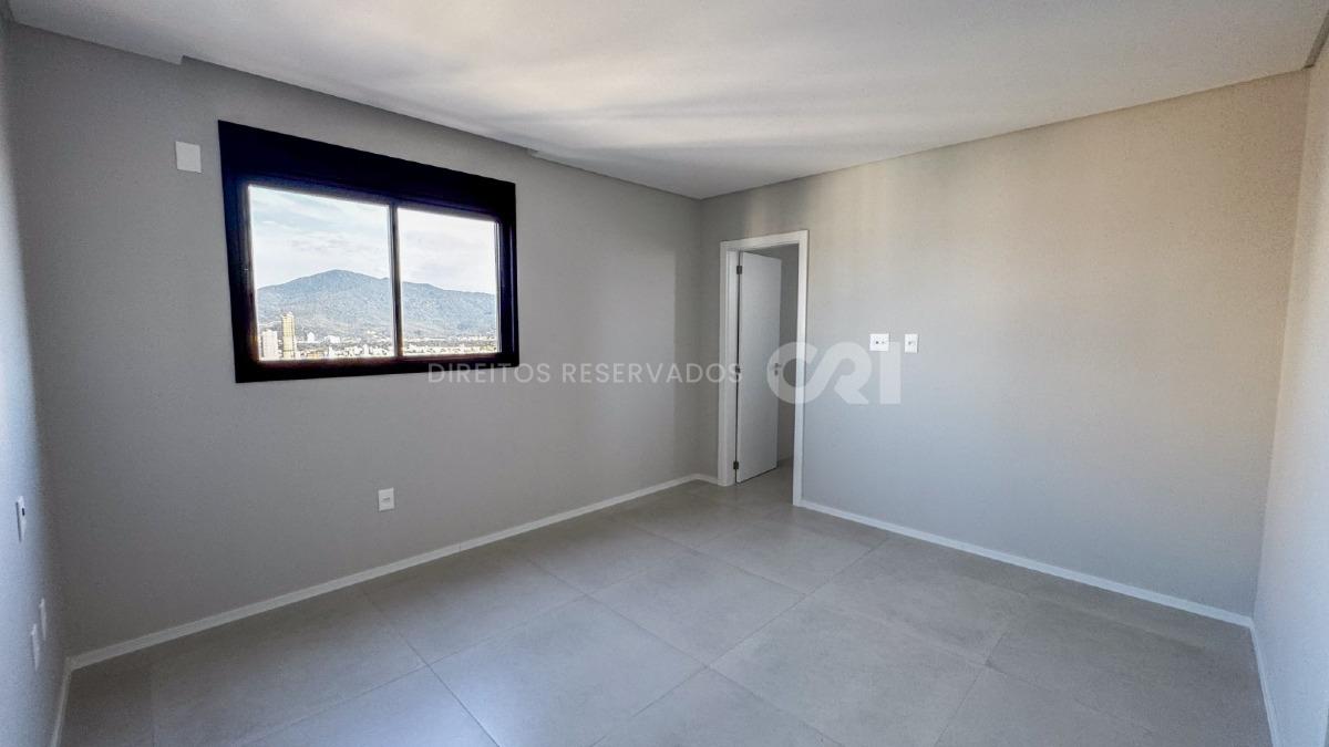 Apartamento com 3 Suítes no La Joie em Meia Praia, Itapema