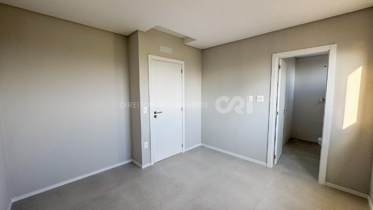 Apartamento com 3 Suítes no La Joie em Meia Praia, Itapema