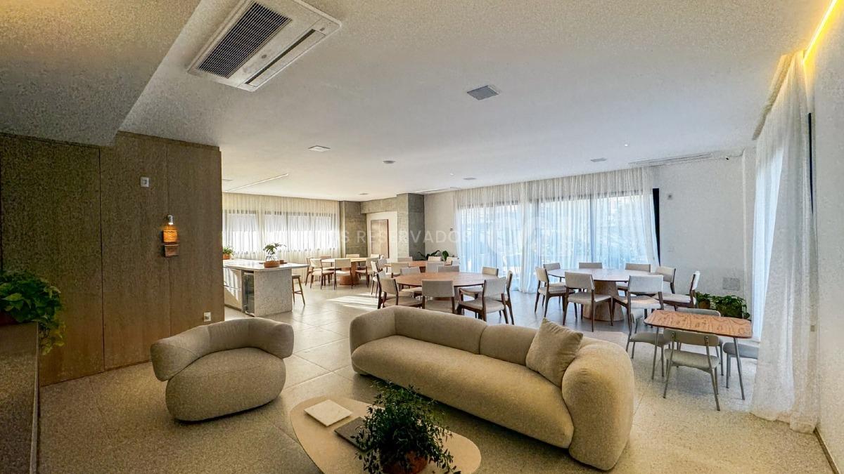 Apartamento com 3 Suítes no La Joie em Meia Praia, Itapema
