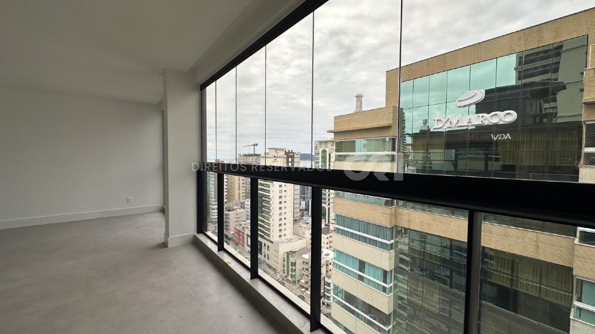 Apartamento com 3 Suítes no Jardim Itália em Meia Praia, Itapema