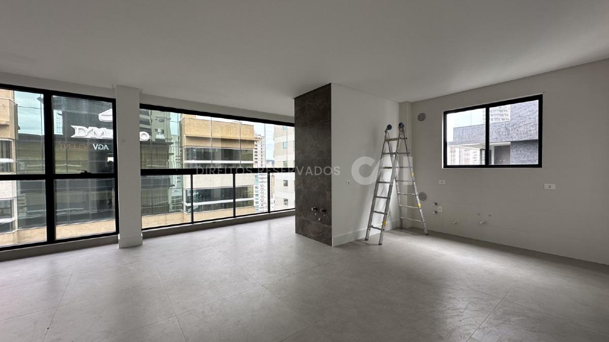 Apartamento com 3 Suítes no Jardim Itália em Meia Praia, Itapema