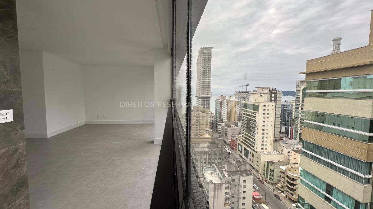 Apartamento com 3 Suítes no Jardim Itália em Meia Praia, Itapema