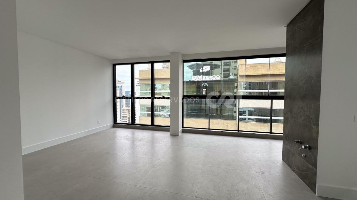 Apartamento com 3 Suítes no Jardim Itália em Meia Praia, Itapema