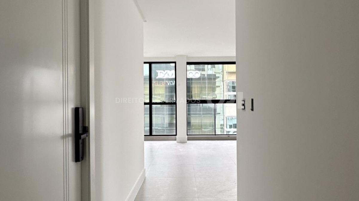 Apartamento com 3 Suítes no Jardim Itália em Meia Praia, Itapema