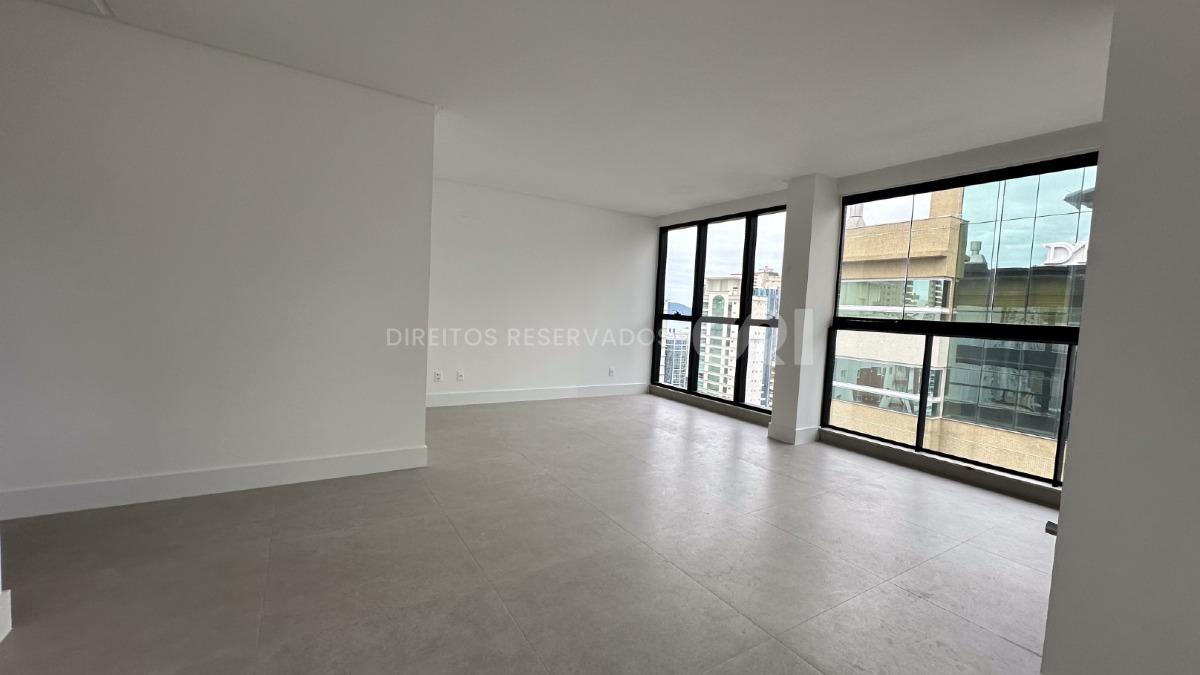 Apartamento com 3 Suítes no Jardim Itália em Meia Praia, Itapema