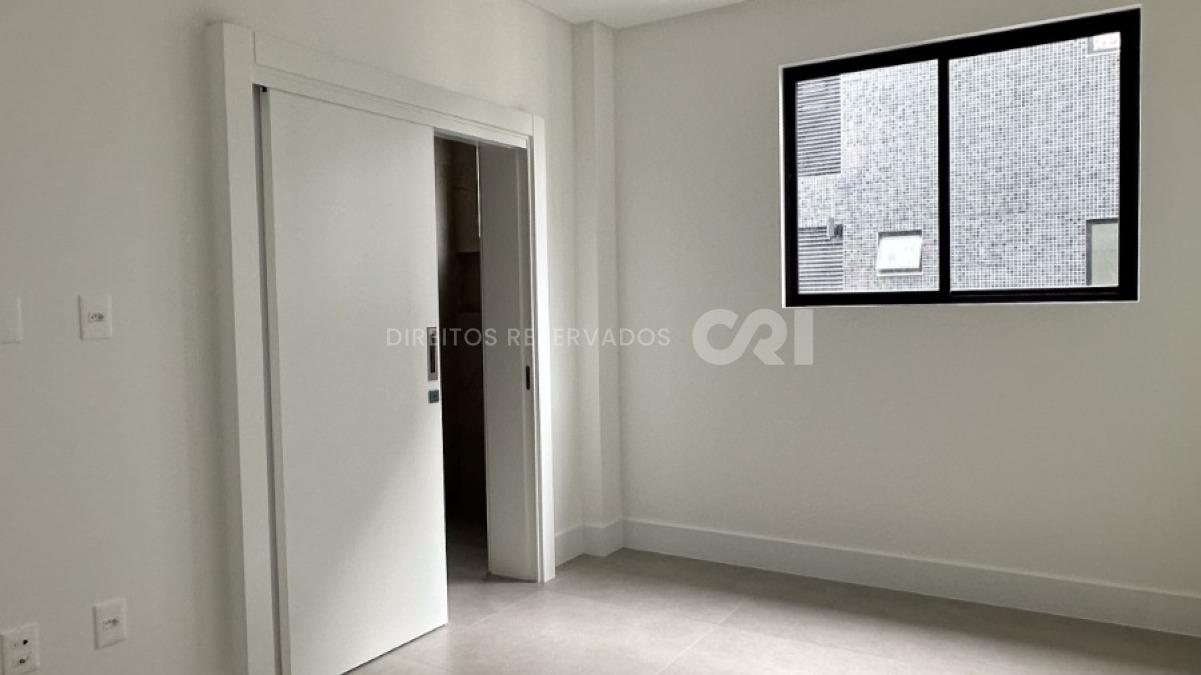 Apartamento com 3 Suítes no Jardim Itália em Meia Praia, Itapema