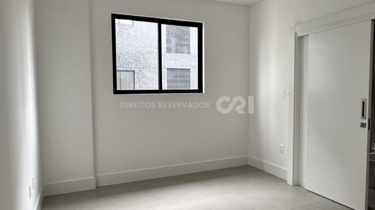 Apartamento com 3 Suítes no Jardim Itália em Meia Praia, Itapema