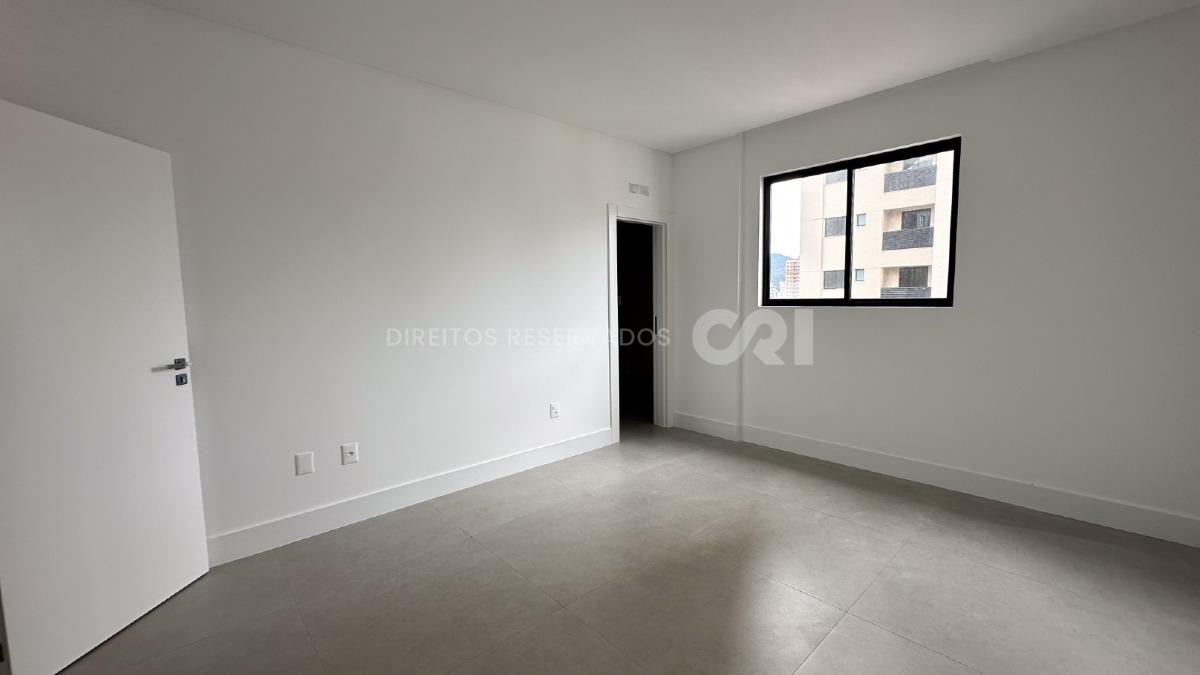 Apartamento com 3 Suítes no Jardim Itália em Meia Praia, Itapema