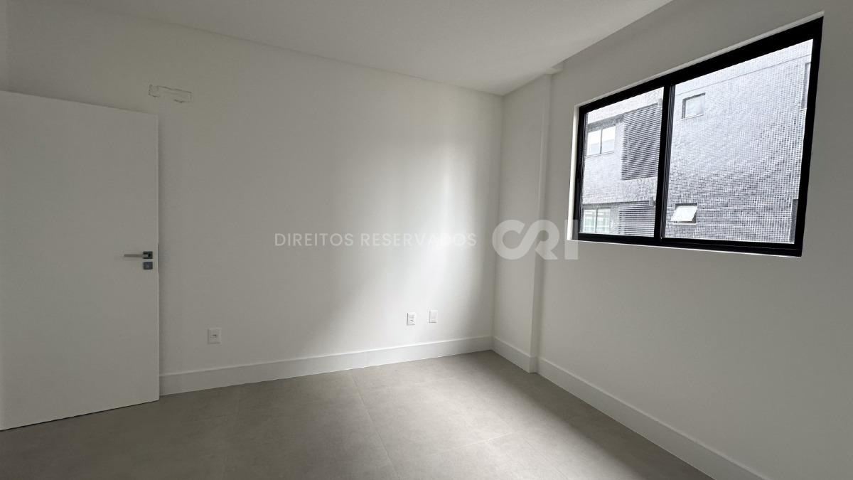 Apartamento com 3 Suítes no Jardim Itália em Meia Praia, Itapema