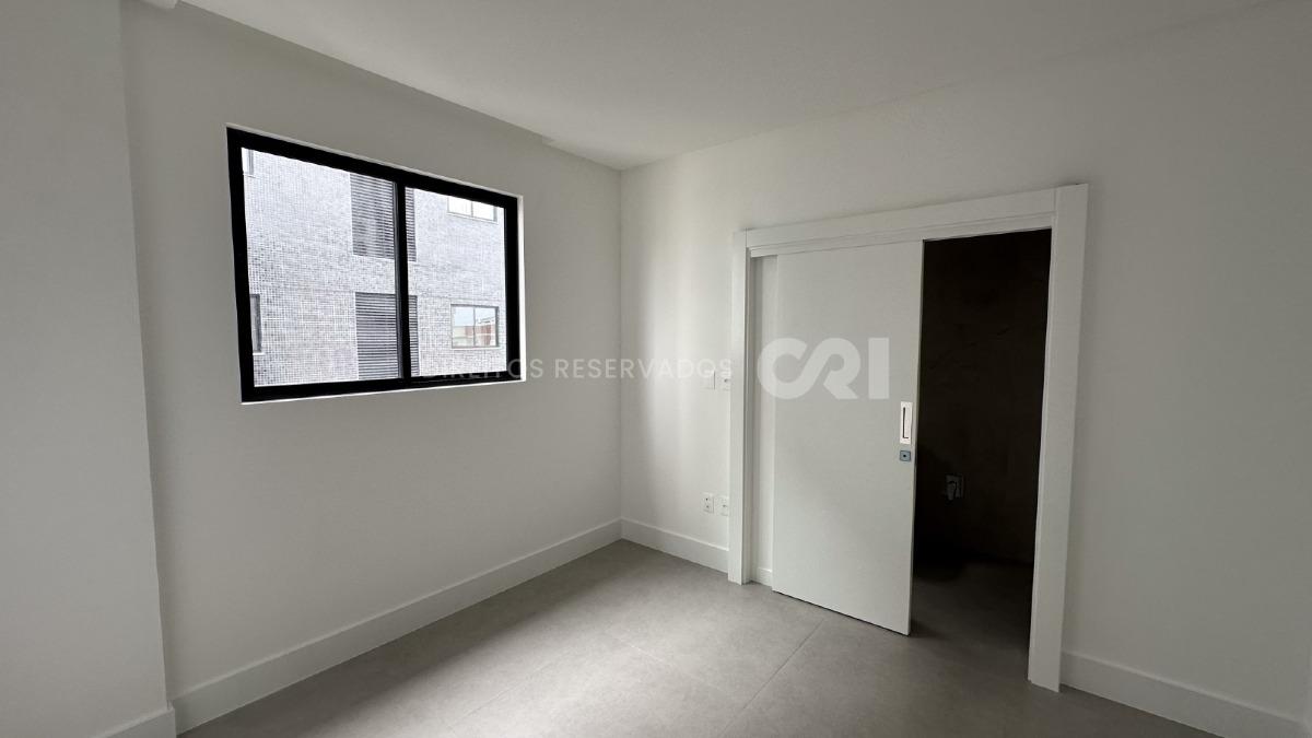 Apartamento com 3 Suítes no Jardim Itália em Meia Praia, Itapema
