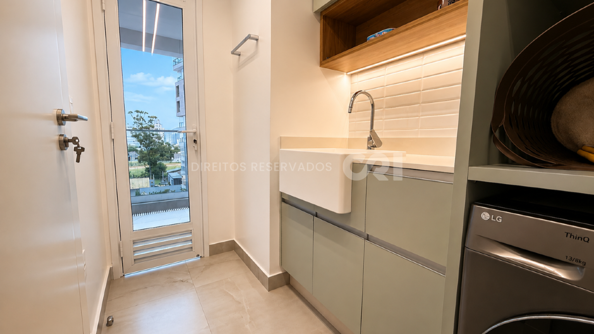 Apartamento com 3 Suítes no Edifício Le Blanc na Praia Brava em Itajaí