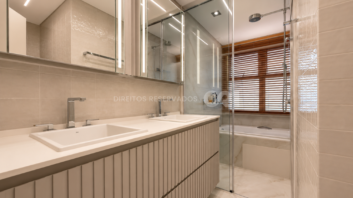 Apartamento com 3 Suítes no Edifício Le Blanc na Praia Brava em Itajaí
