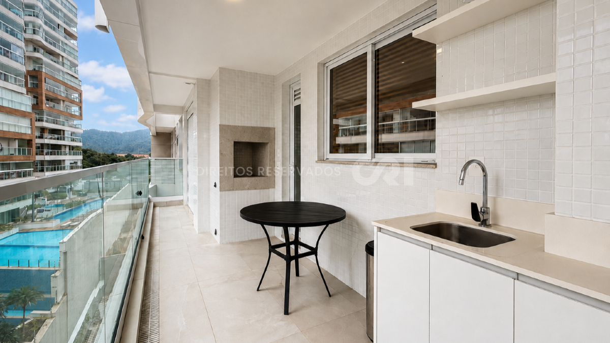 Apartamento com 3 Suítes no Edifício Le Blanc na Praia Brava em Itajaí