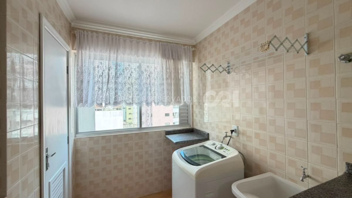 Apartamento com 3 Dormitórios no Edifício Cravo e Canela no Centro de Balneário Camboriú