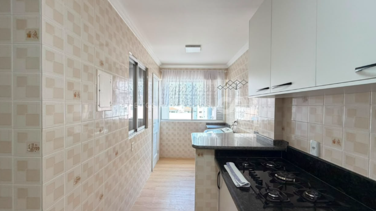 Apartamento com 3 Dormitórios no Edifício Cravo e Canela no Centro de Balneário Camboriú