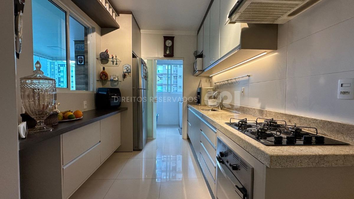 Apartamento com 3 Suítes no Villa Constanza Residencial em Meia Praia, Itapema