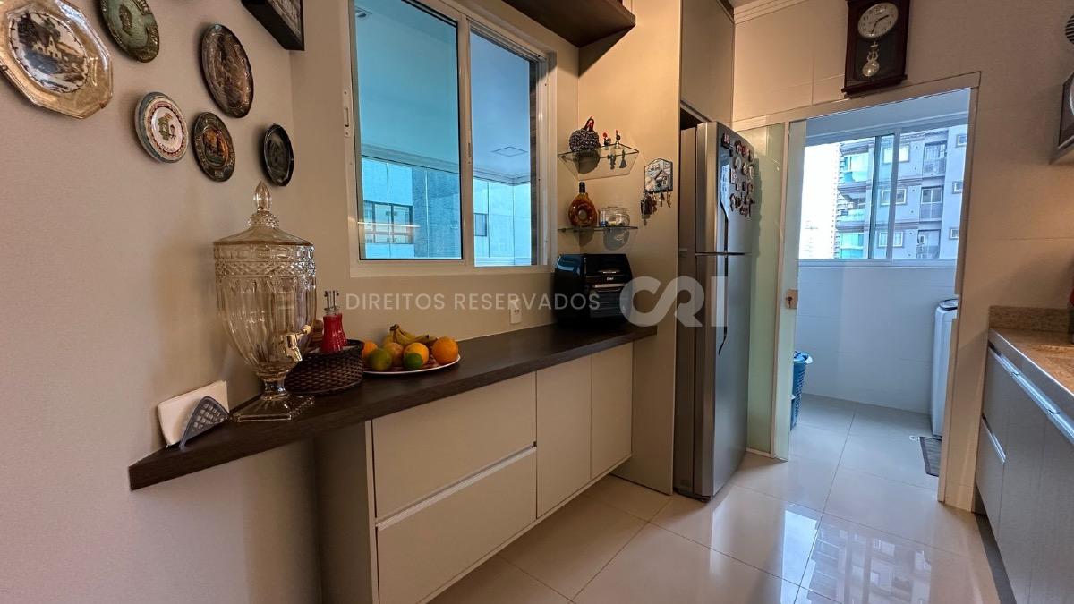 Apartamento com 3 Suítes no Villa Constanza Residencial em Meia Praia, Itapema