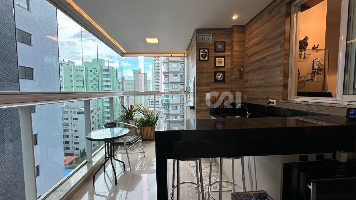 Apartamento com 3 Suítes no Villa Constanza Residencial em Meia Praia, Itapema