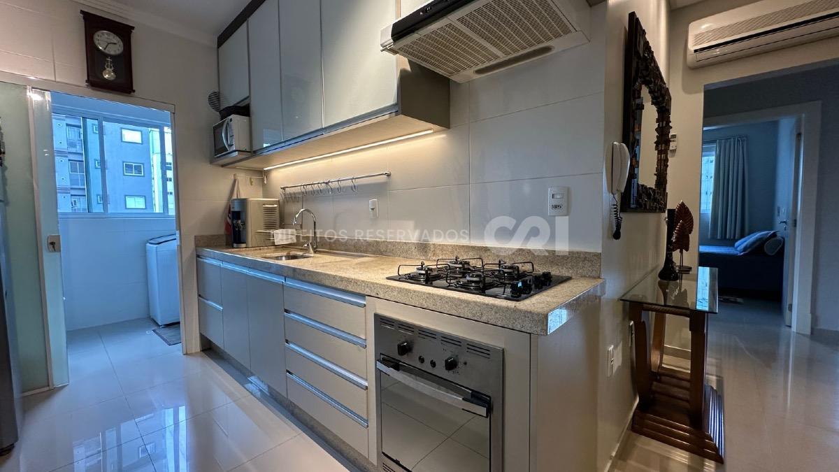 Apartamento com 3 Suítes no Villa Constanza Residencial em Meia Praia, Itapema