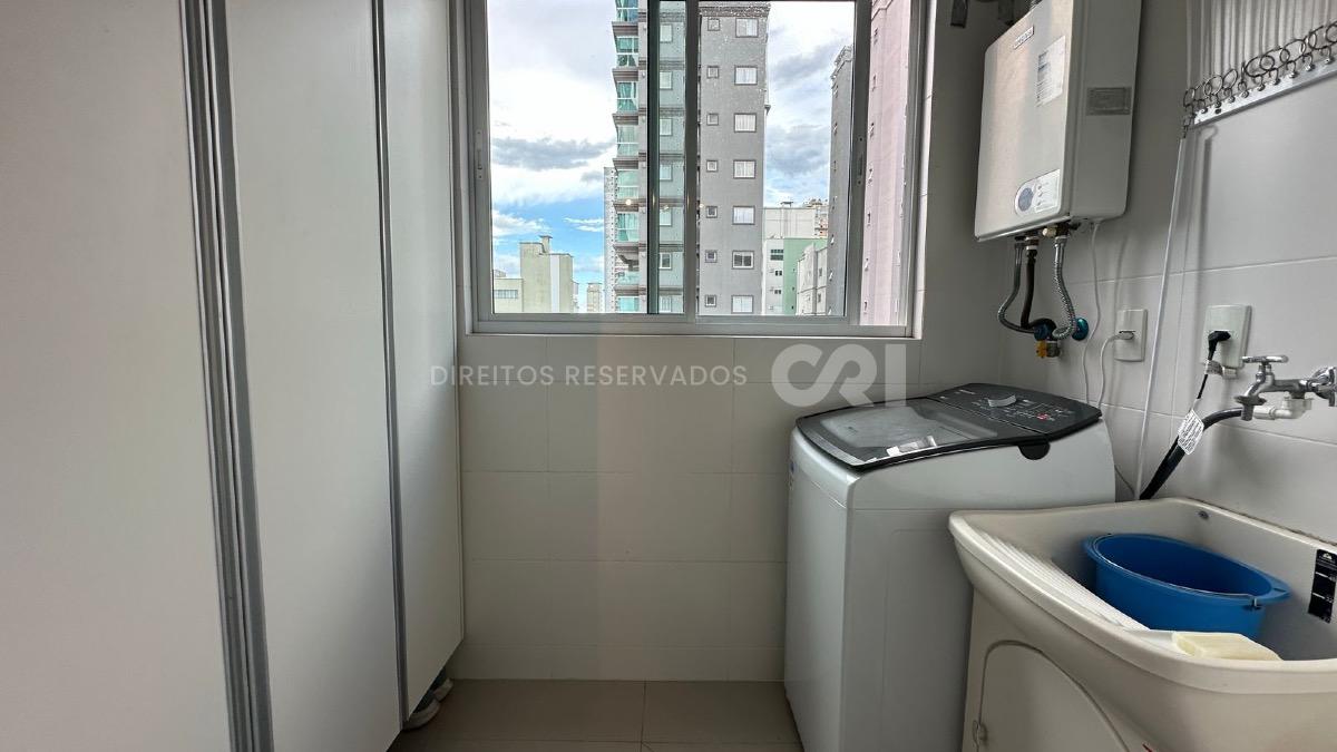 Apartamento com 3 Suítes no Villa Constanza Residencial em Meia Praia, Itapema