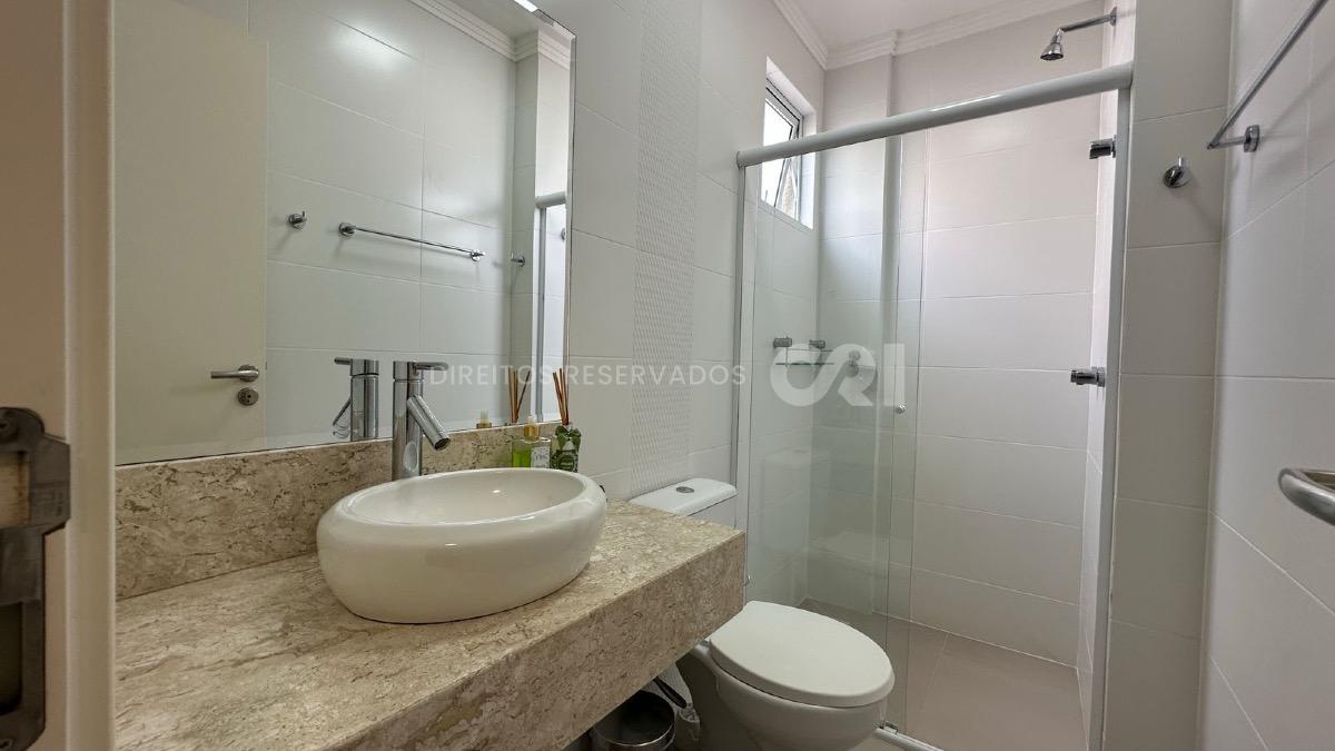 Apartamento com 3 Suítes no Villa Constanza Residencial em Meia Praia, Itapema