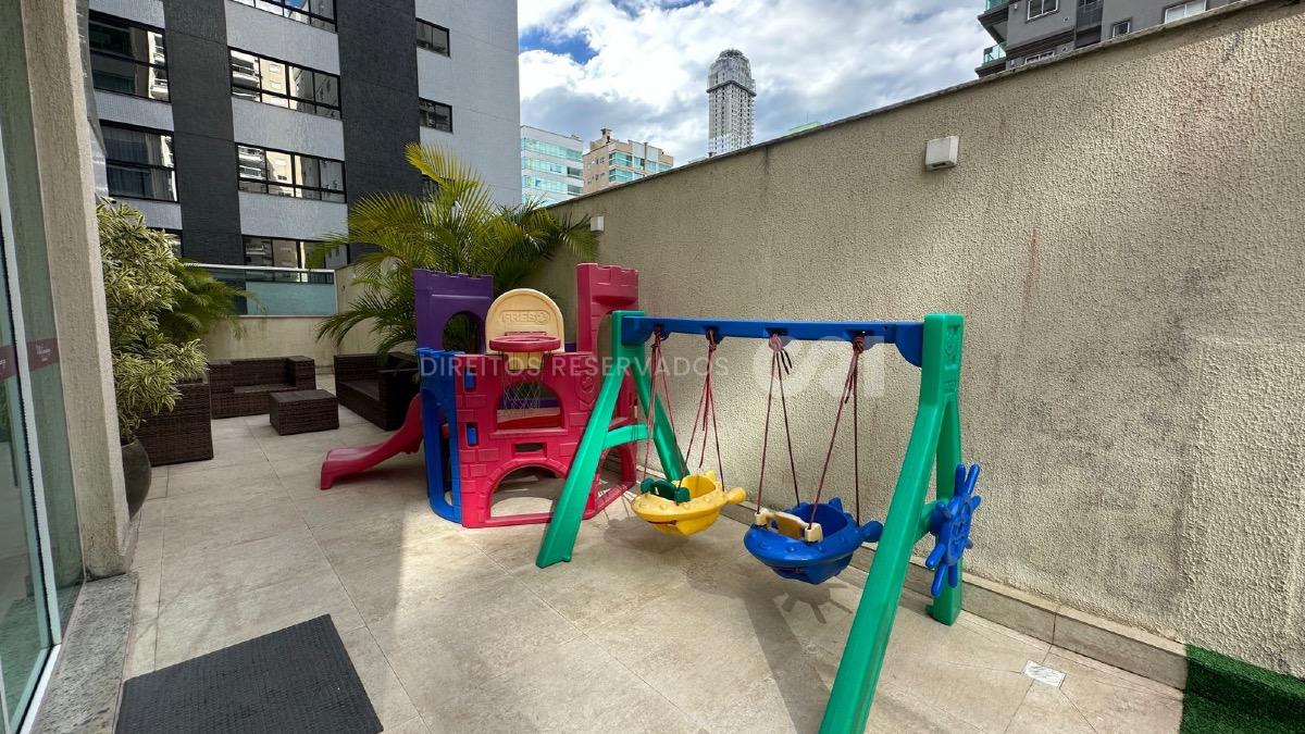 Apartamento com 3 Suítes no Villa Constanza Residencial em Meia Praia, Itapema
