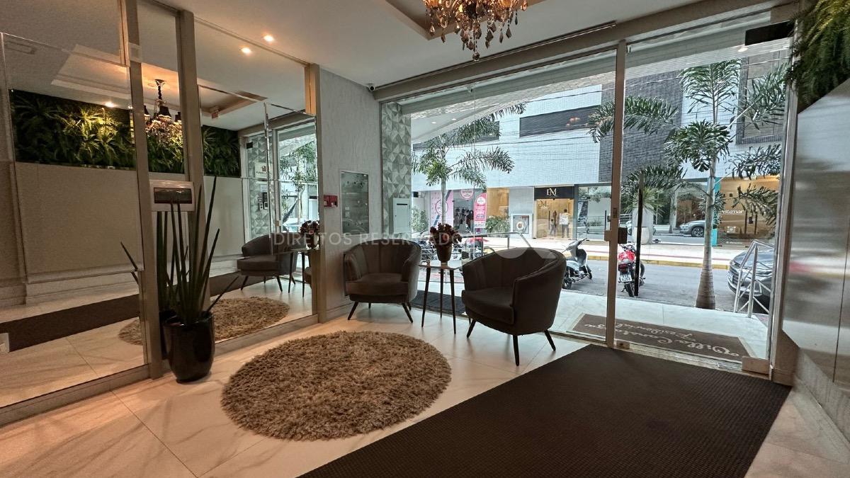 Apartamento com 3 Suítes no Villa Constanza Residencial em Meia Praia, Itapema