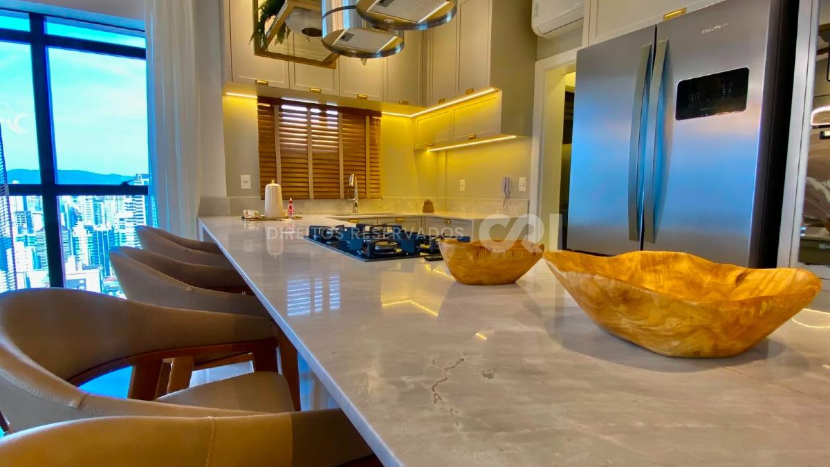 Apartamento Showroom com 4 Suítes no Shard Tower em Meia Praia, Itapema