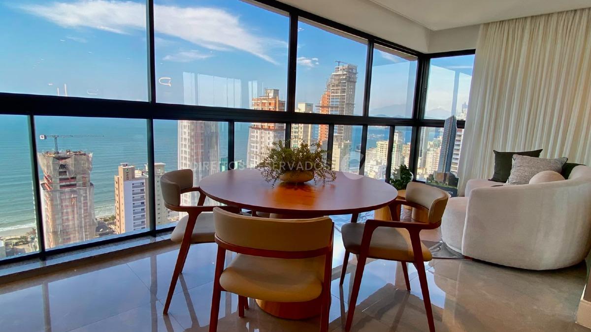 Apartamento Showroom com 4 Suítes no Shard Tower em Meia Praia, Itapema