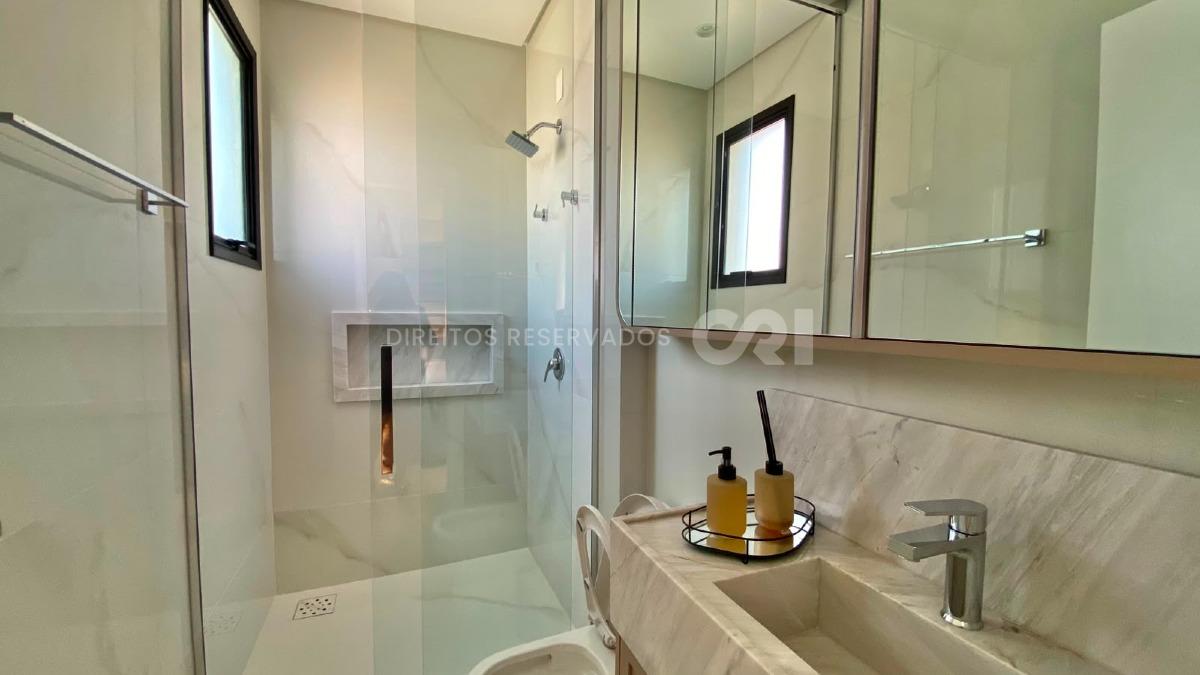 Apartamento Showroom com 4 Suítes no Shard Tower em Meia Praia, Itapema