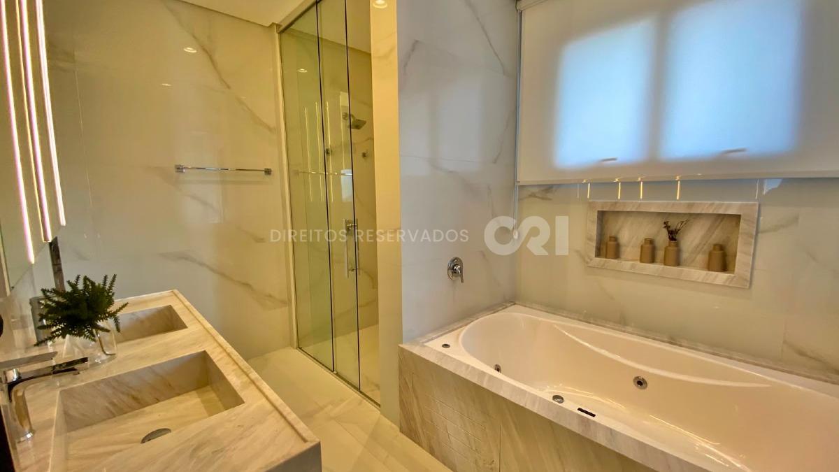 Apartamento Showroom com 4 Suítes no Shard Tower em Meia Praia, Itapema