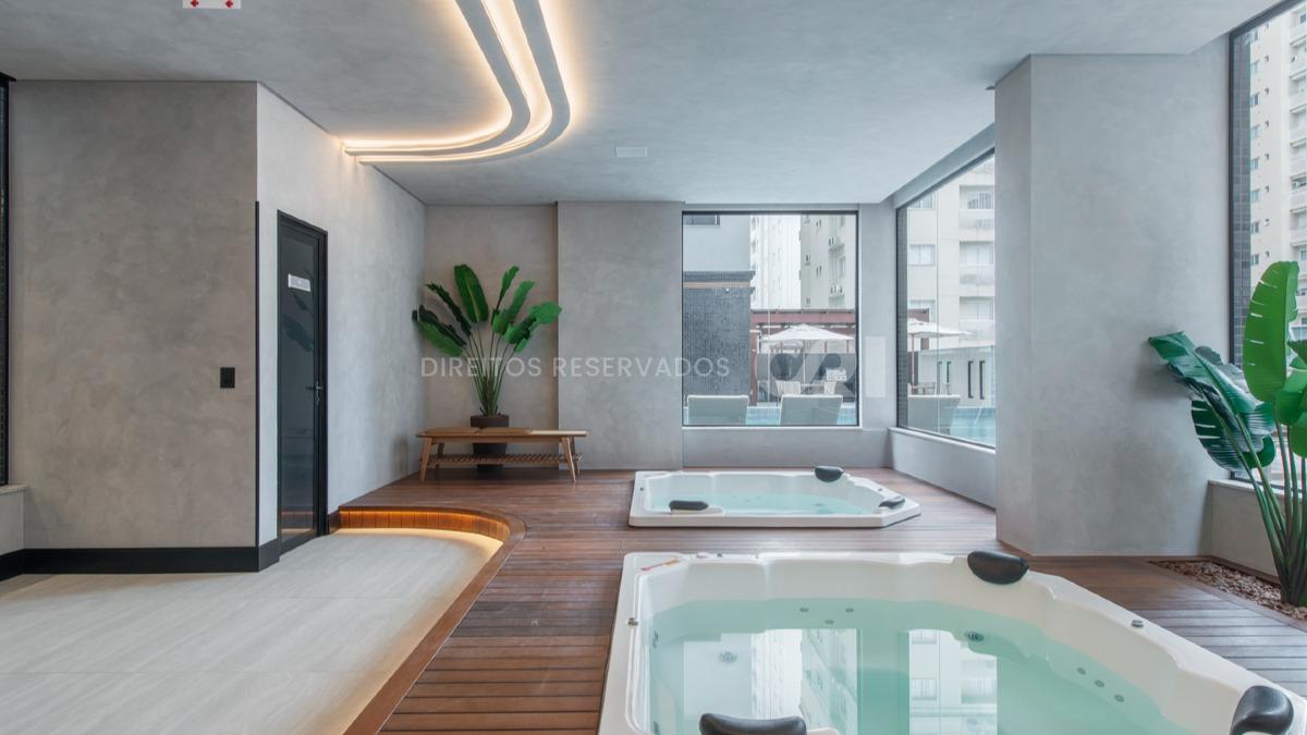 Apartamento de Alto Padrão com 3 Suítes no Imperia Del Mare na Meia Praia, Itapema