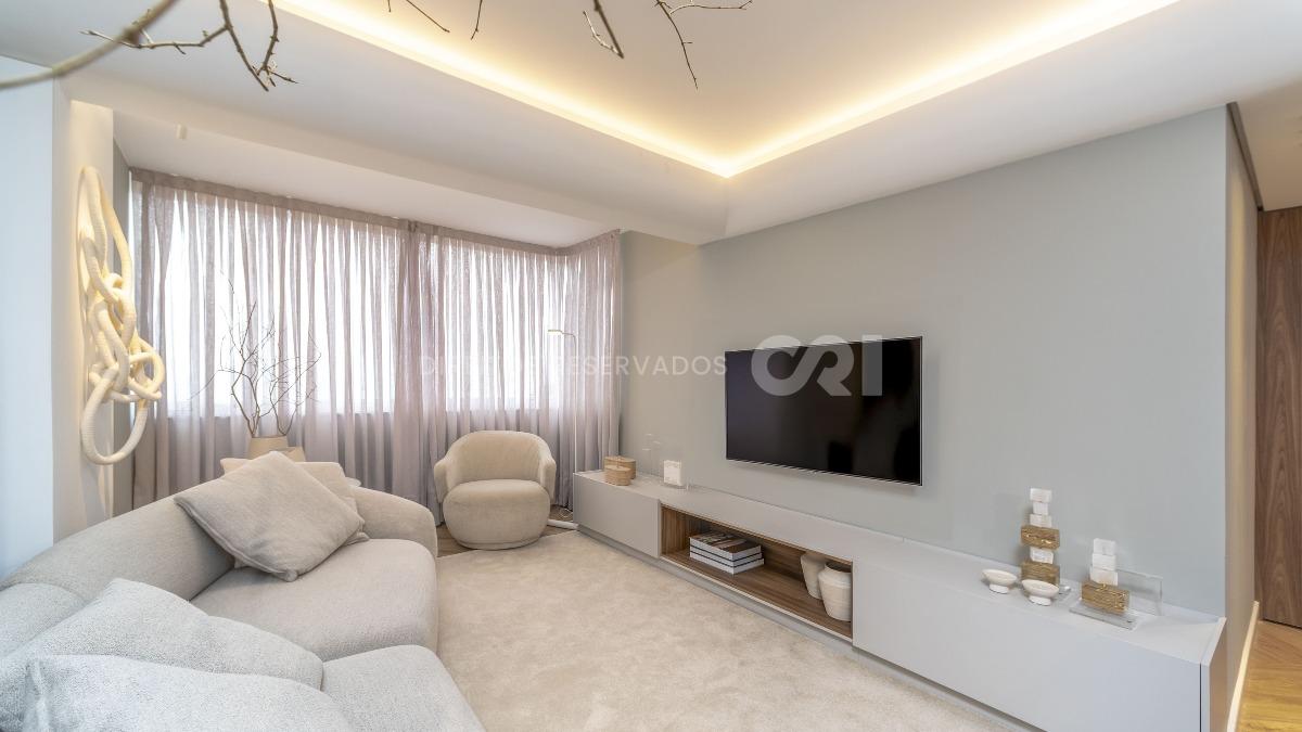 Apartamento com 4 Suítes no Edifício Oasis no Centro em Balneário Camboriú