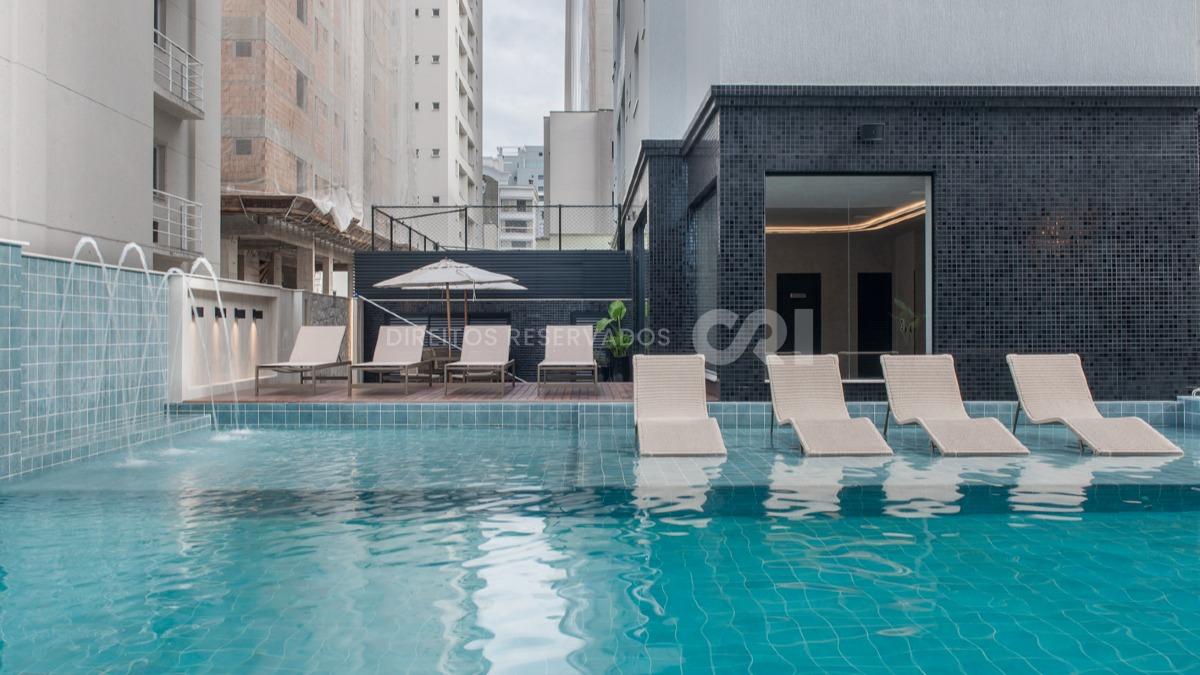 Apartamento com Vista para o Mar e 3 Suítes no Imperia Del Mare em Meia Praia, Itapema