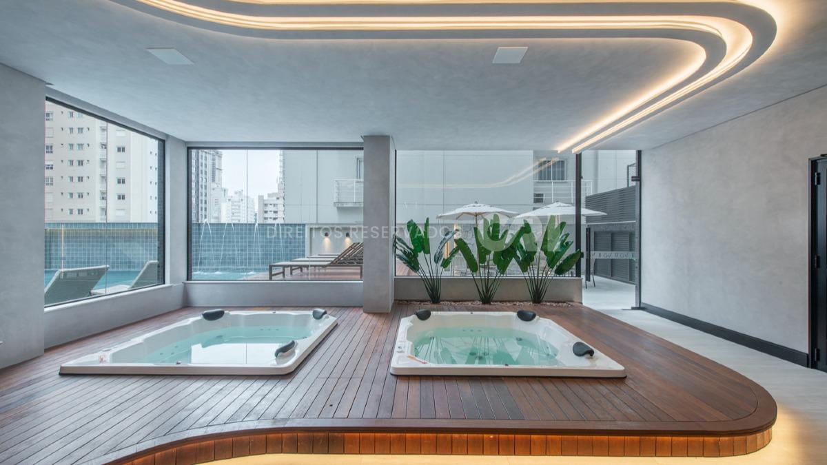 Apartamento com Vista para o Mar e 3 Suítes no Imperia Del Mare em Meia Praia, Itapema