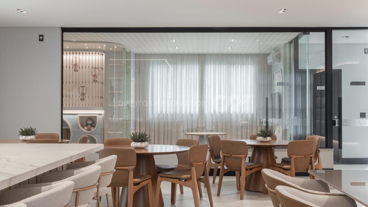 Apartamento com 4 suítes no Edifício Imperia Del Mare na Meia Praia em Itapema