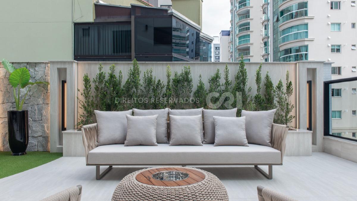 Apartamento no Edifício Impéria Del Mare com 03 suítes na Meia Praia em Itapema