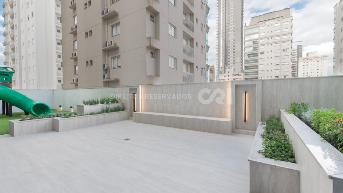 Apartamento com 4 suítes no Edifício Imperia Del Mare na Meia Praia em Itapema