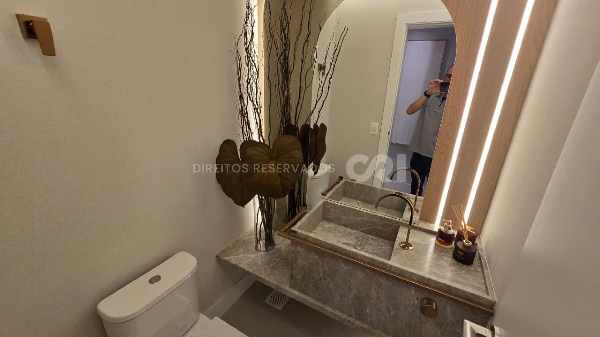 Apartamento com 4 Suítes no Imperia Del Mare em Meia Praia, Itapema