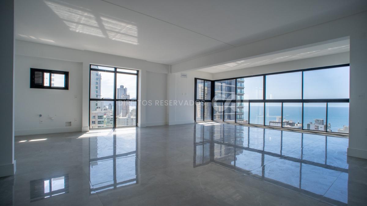 Apartamento à venda com 3 suítes no Shard Tower em Itapema
