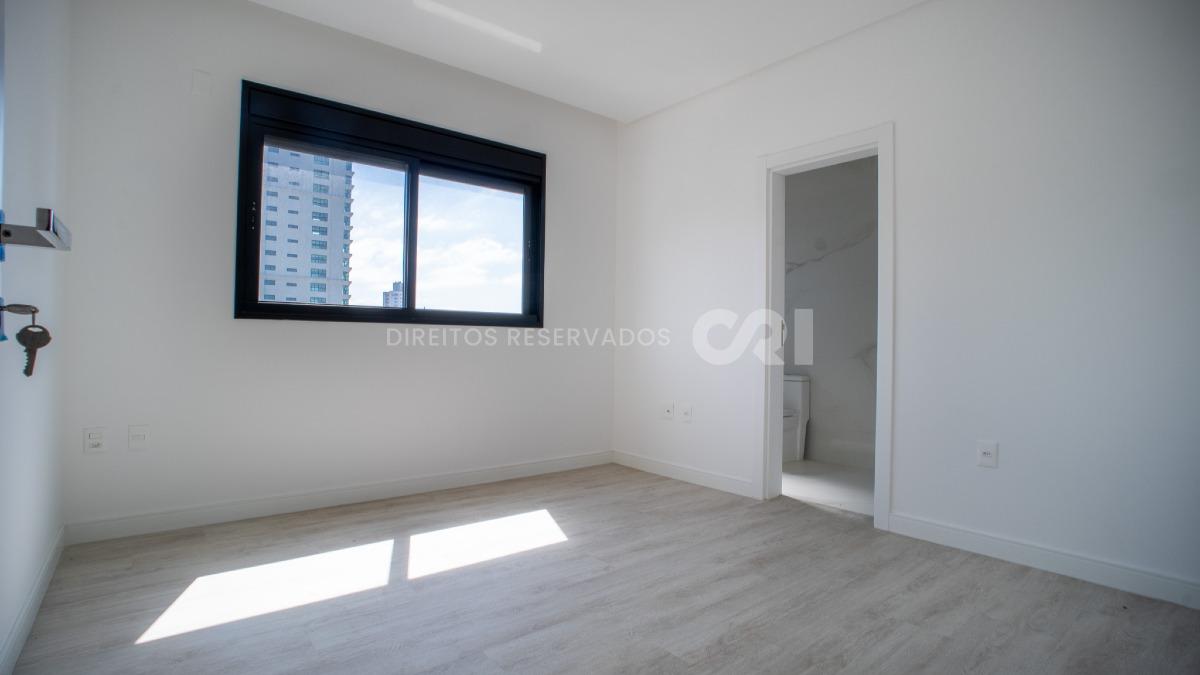 Apartamento à venda com 3 suítes no Shard Tower em Itapema