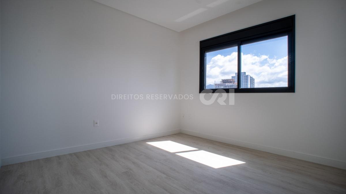 Apartamento à venda com 3 suítes no Shard Tower em Itapema