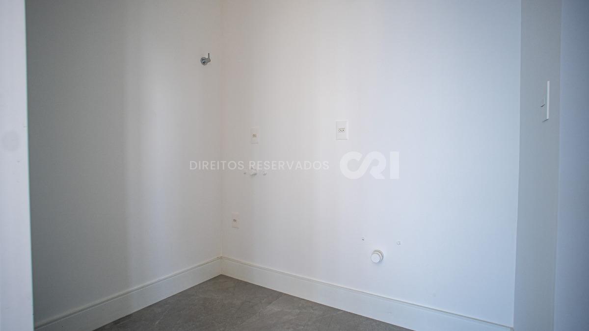 Apartamento à venda com 3 suítes no Shard Tower em Itapema
