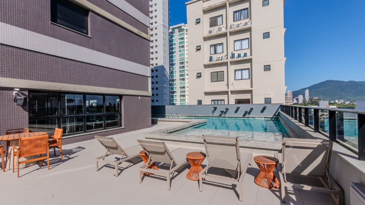 Apartamento com 3 Suítes no La Joie em Meia Praia, Itapema