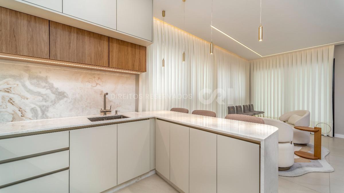 Apartamento Mobiliado com 4 Suítes no Las Salinas no Centro de Balneário Camboriú