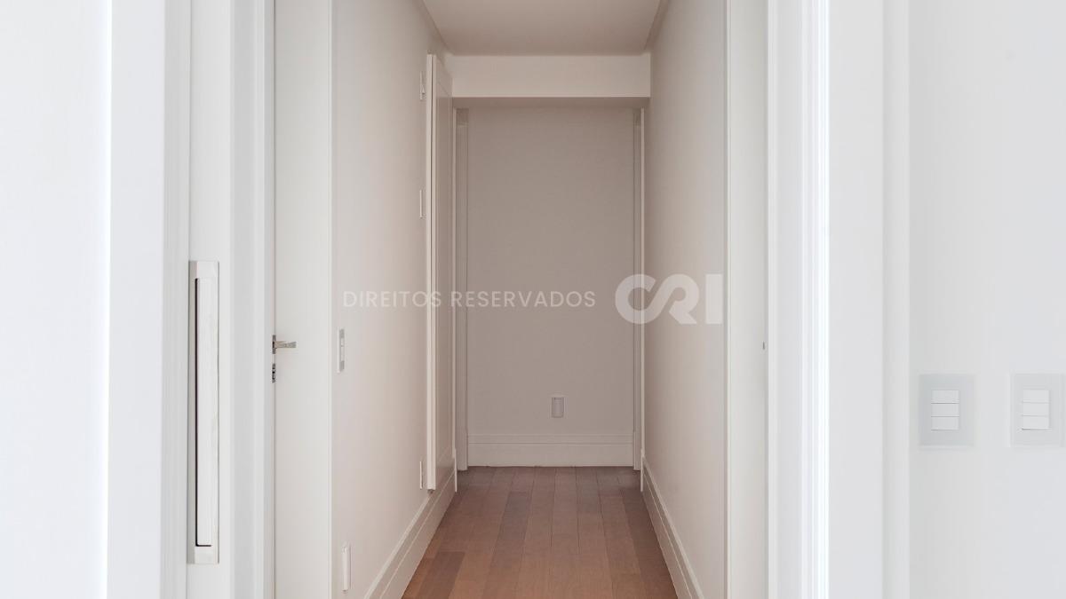 Apartamento com 4 Suítes no Edifício Splendido no Centro em Balneário Camboriú